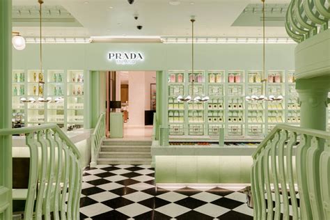 prada cafe paris.